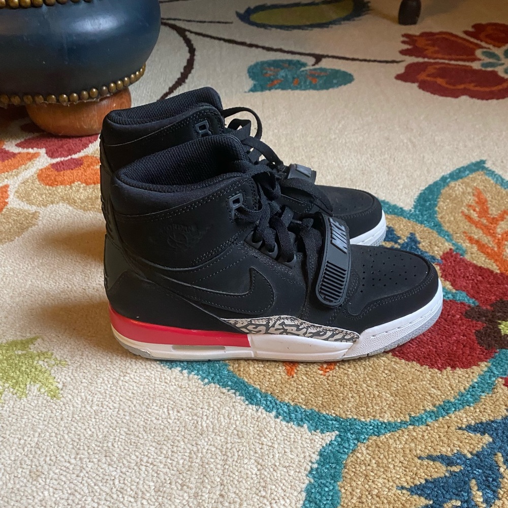 Kids - Nike Air Jordan’s - Youth 4.5 - Never Worn - Black/Red